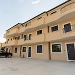 بيت للعطل Rupes House روشيلا لونيكا