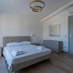 Rupes House روشيلا لونيكا