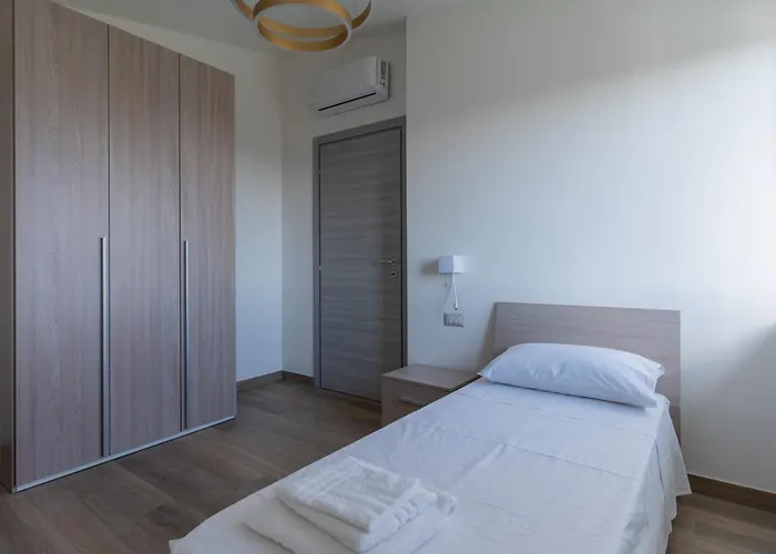 Rupes House ロッチェッラ・イオーニカ