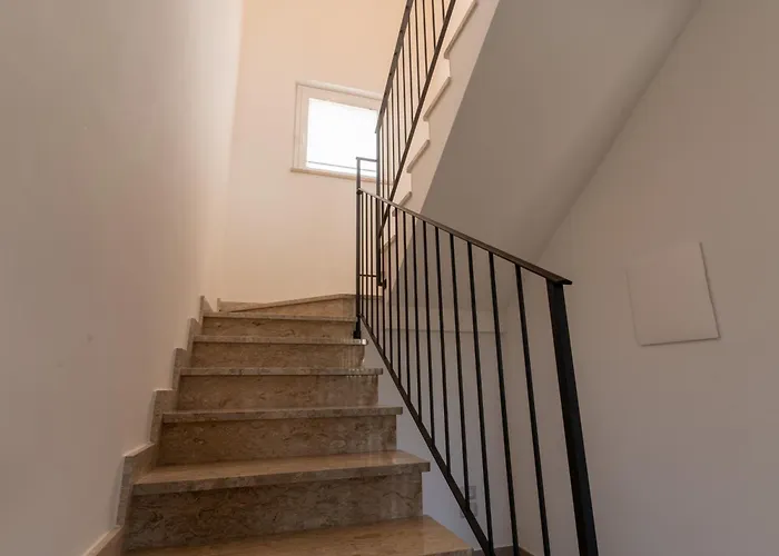 Rupes House ロッチェッラ・イオーニカ