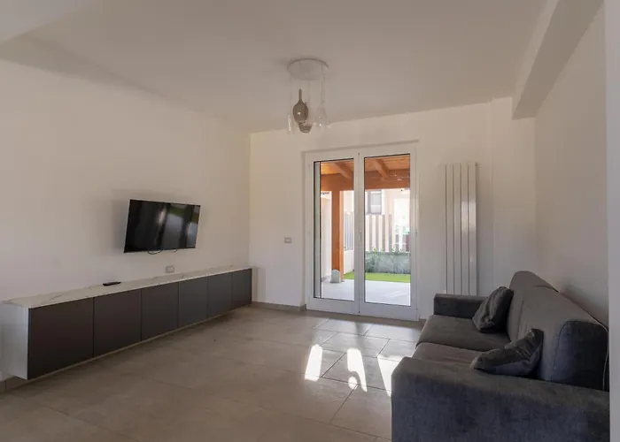 Rupes House ロッチェッラ・イオーニカ