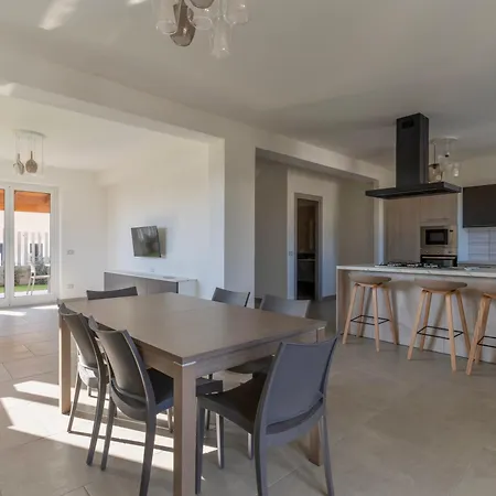 Rupes House * روشيلا لونيكا