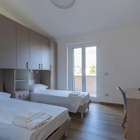 Rupes House روشيلا لونيكا