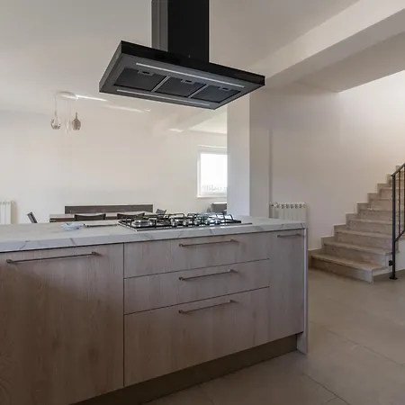 Rupes House * روشيلا لونيكا